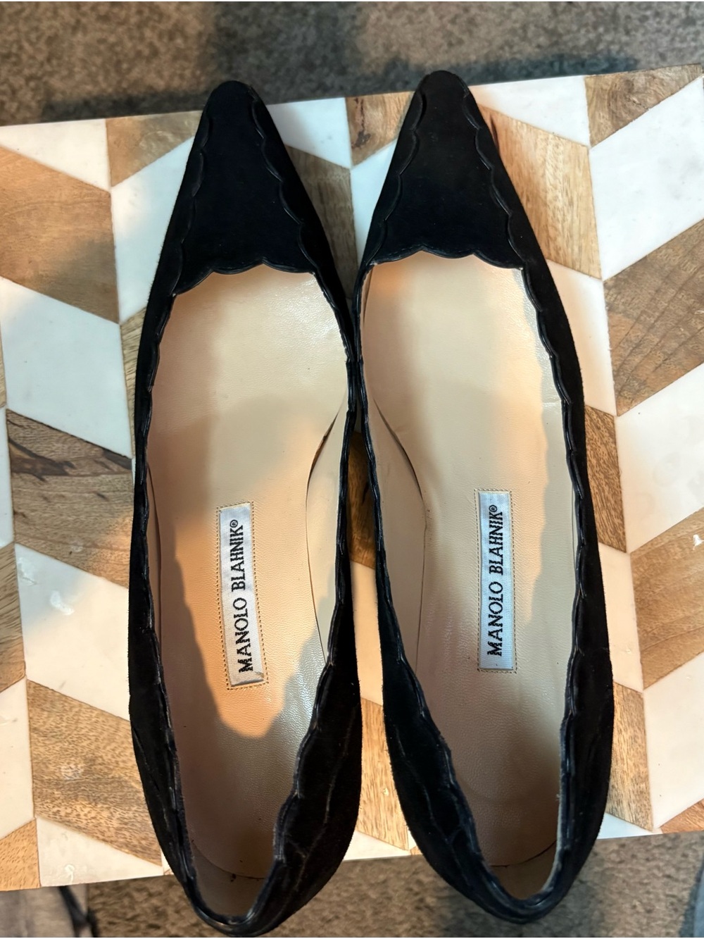 Manolo Blahnik Black Scalloped Pointed Kitten Heels - Picture 2 of 7
